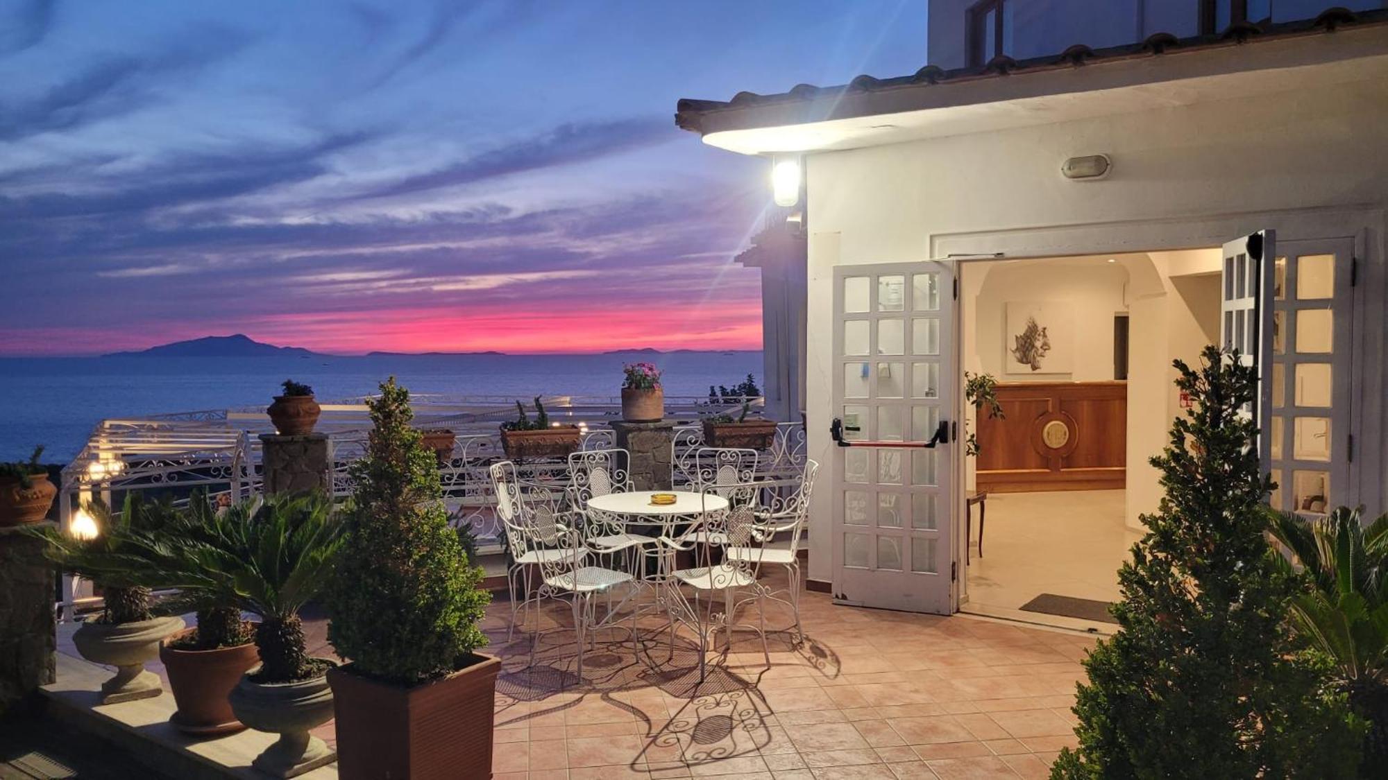 Dania Hotel 3*